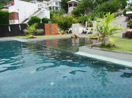 photo 46 grande piscine privée pour la résidence à 2 metres de la VILLA PARIS juste derrière